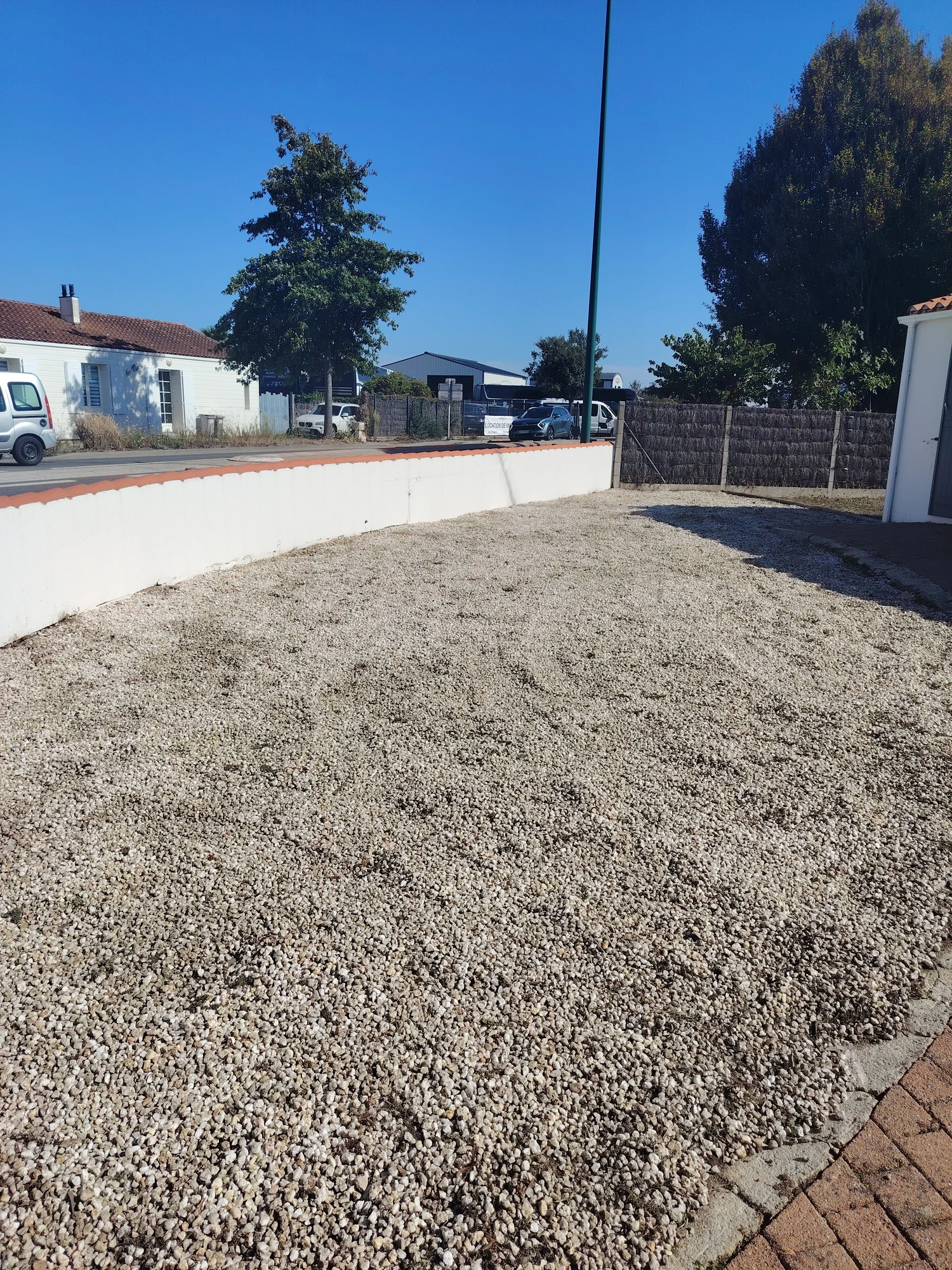 Après — Désherbage d’une cour gravillonnée à Vendée