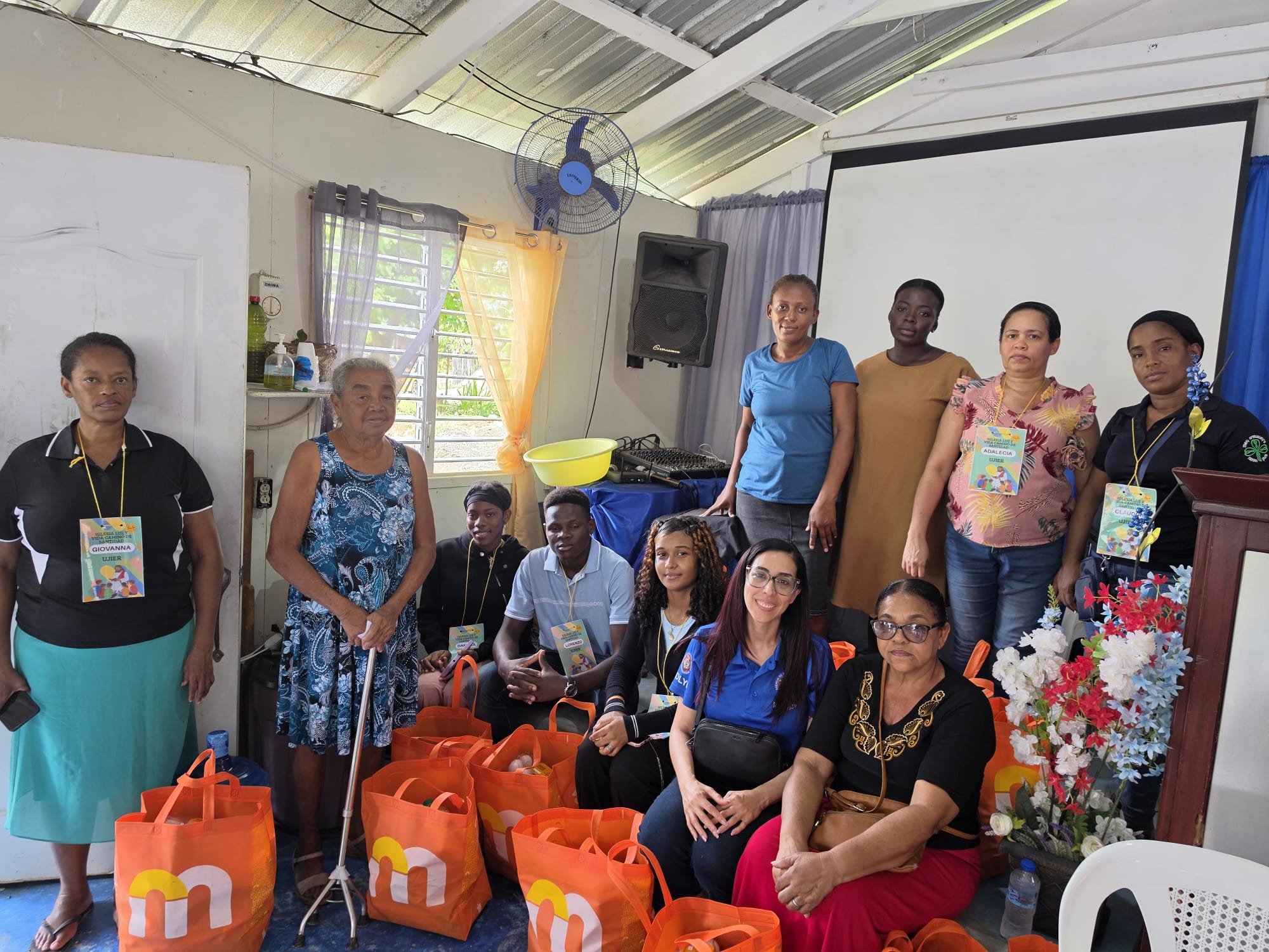 Entrega de bolsas de bendición