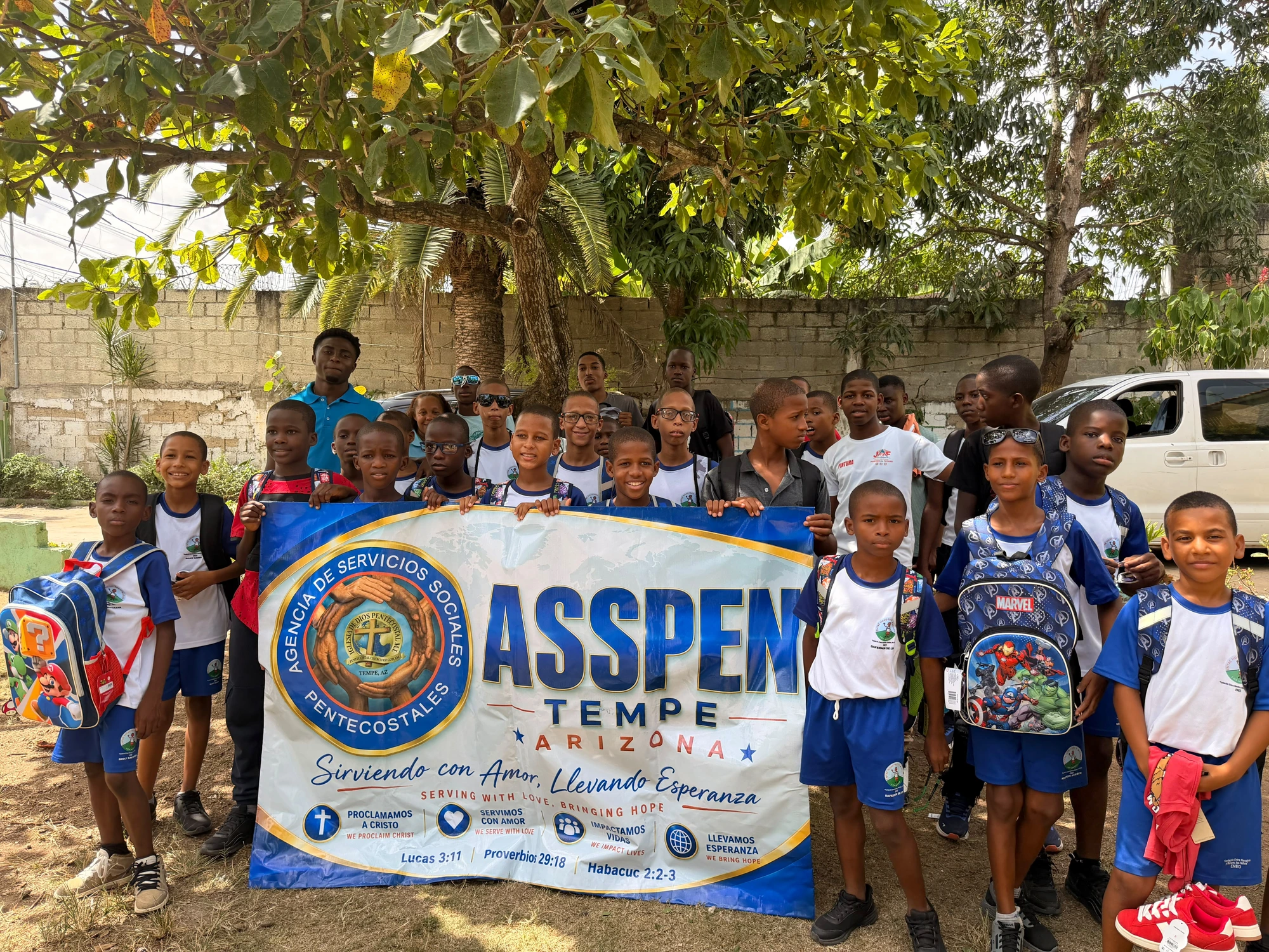 Entrega de útiles escolares — Misiones RD