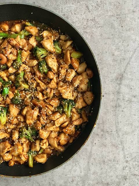 Peppered Chicken, Garlic Tenderstem & Rice