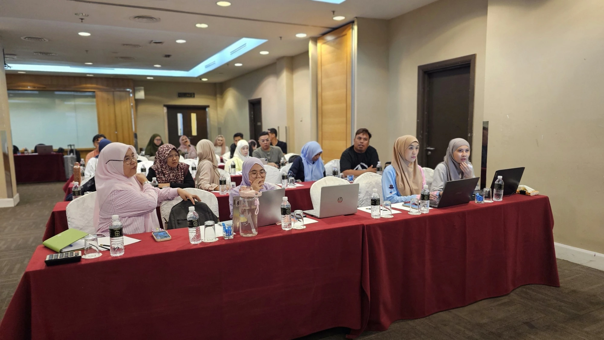 Roadtour Kota Kinabalu - Participants at Conference Tables
