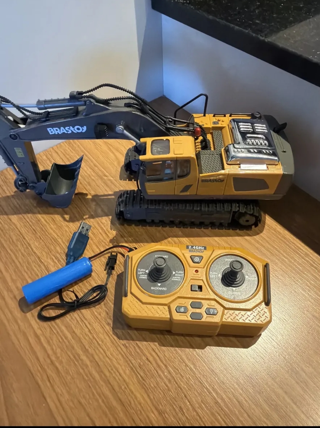 Escavadeira de Controle Remoto